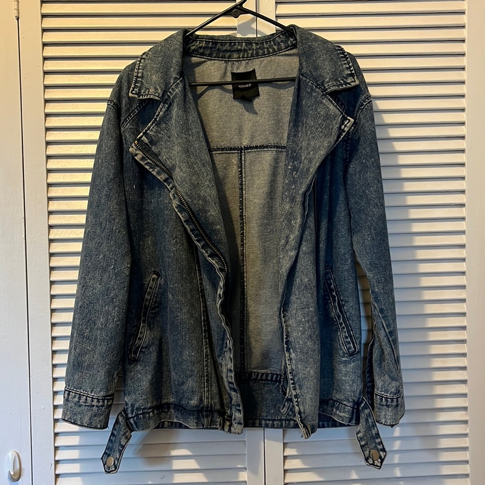 Distressed Oversized Jean Jacket (acid wash detail)